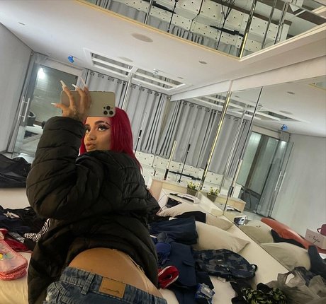 AZZY 最高の女優 画像