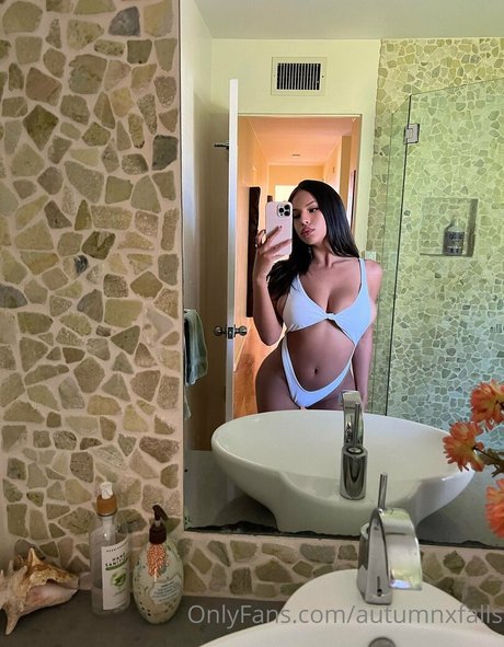 毛深い足のOnlyFans セクシーヌード ギャラリー