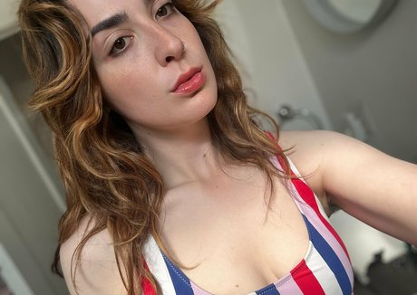 妊娠中のアジア人オンリーファンズ 美しい 写真