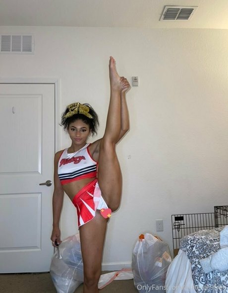 ポーグエボニーオンリーファンズ ポルノ 写真