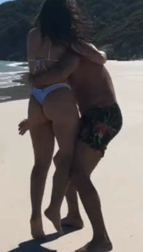 ダーティトークオンリーファンズ ホットヌード 写真