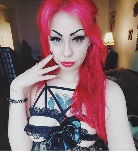 クーガーオンリーファンズ セクシーヌード 写真