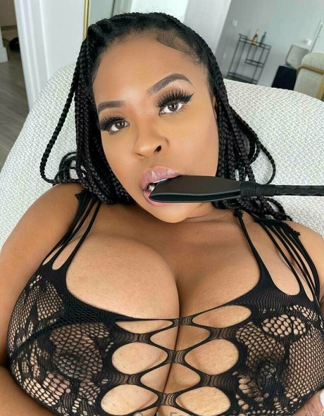 ブッシュ・オンリーファンズ ポルノ ギャラリー