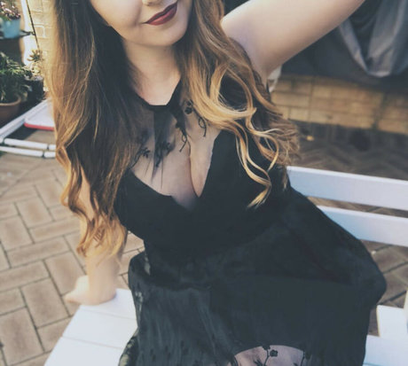 巨大な天然おっぱいオンリーファンズ アートxxx 写真