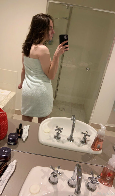 xwhitewrenx アダルトスター 写真