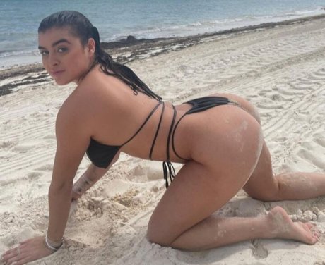 巨尻オンリーファン セクシーヌード 写真