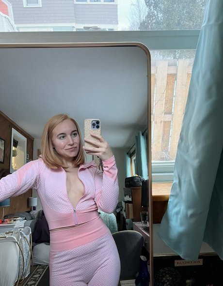 50歳以上のオンリーファンズ アート裸 写真