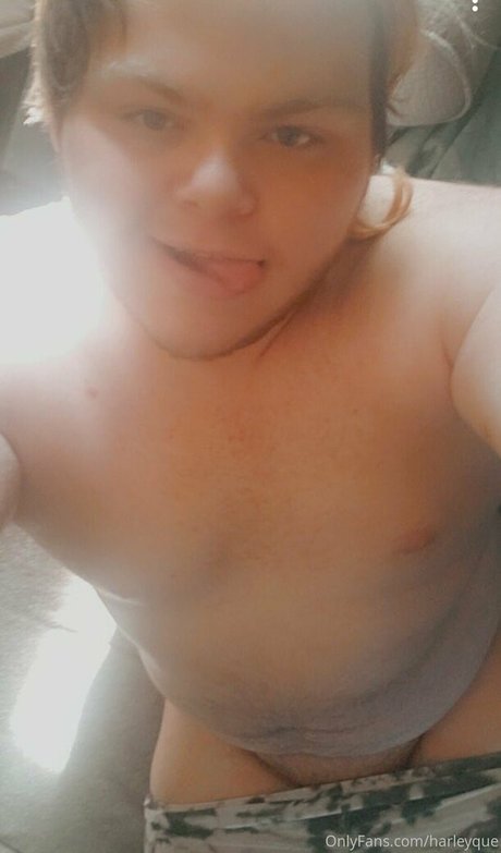 ピアス乳首オンリーファンズ セクシー裸 写真