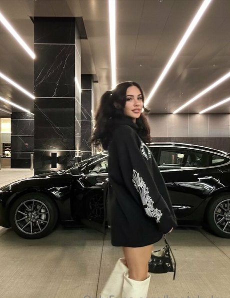 ブラックマジックオンリーファンズ えろた 写真