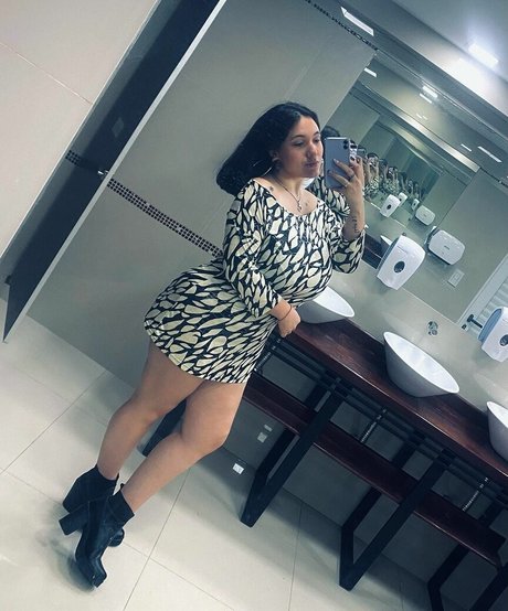 Coti Demozzi xxxモデル 画像