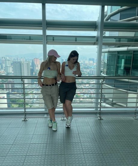 太めのブロンドオンリーファンズ 裸 画像