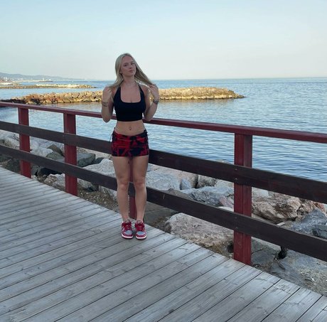 ぽっちゃり黒人OnlyFans 美しい裸 写真