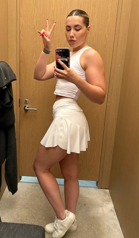 ブロンドのプリンセスOnlyFans 美しいヌード 写真