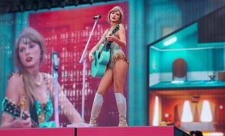 巨乳の黒人女性オンリーファンズ アートヌード 写真