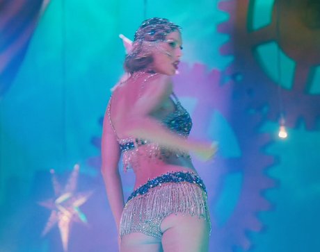 アジアン・エボニー・オンリーファンズ ポルノ アーカイブ