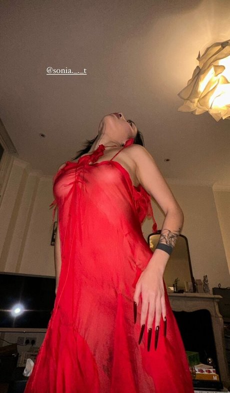 アラブのティーンズオンリーファンズ ヌード 画像