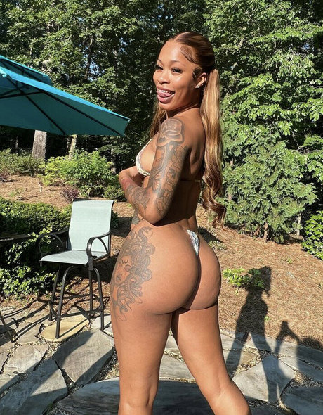 巨乳 パイズリ OnlyFans ホットセクシー 画像