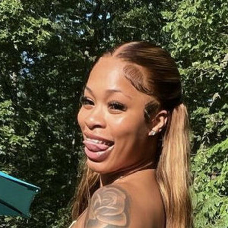 19歳のOnlyFans ポルノ 画像