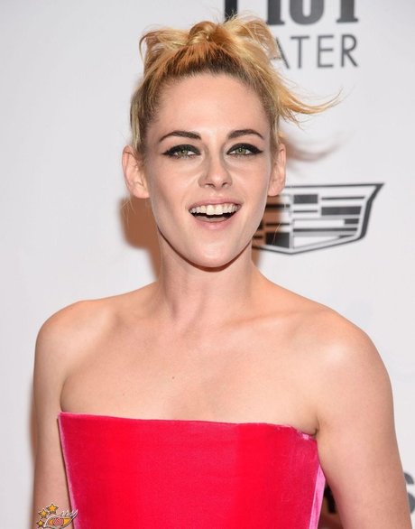 英国のティーンオンリーファン アートポルノ ギャラリー