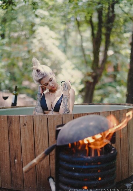 ルビーオンリーファン アート裸 ギャラリー