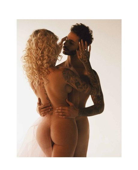 ポニーテールオンリーファンズ 美しい裸 写真