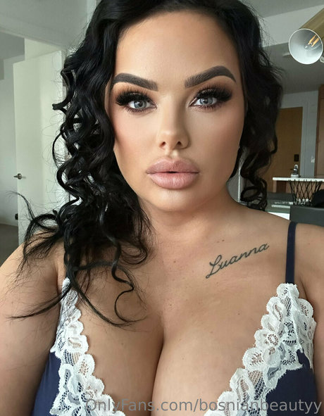 小柄な妻OnlyFans ホット ギャラリー