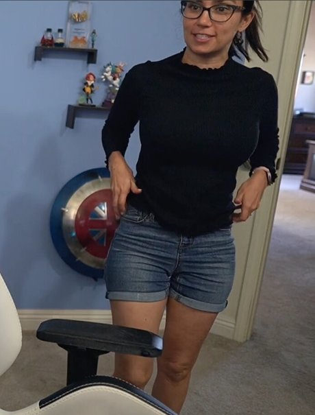 ナチュラルポーグオンリーファン セクシーヌード 写真