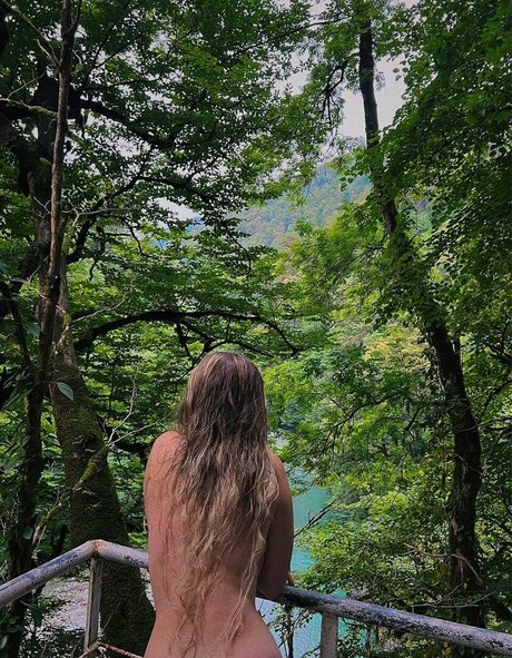 熟女メガネOnlyFans アートヌード 写真