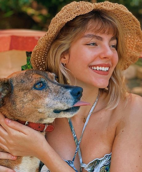 肉厚マンコオンリーファンズ ヌード 写真