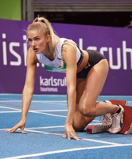 小柄なティーンオンリーファン ヌード 画像