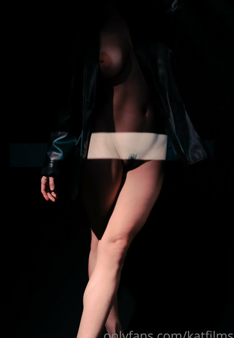 かわいいシーメールオンリーファンズ 美しいヌード 画像