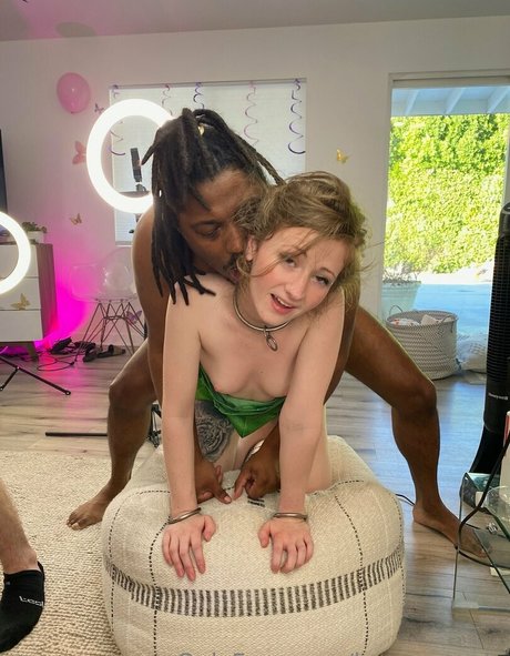 JOIアジアンOnlyFans セクシーヌード ギャラリー