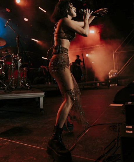 Apostoleanu ポルノスター 裸 アーカイブ