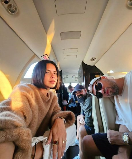 Apostoleanu アダルトスター 写真