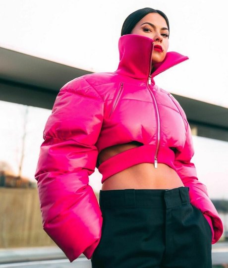 Apostoleanu 最高のモデル 画像