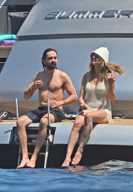 毛深いアジア人オンリーファンズ xxx 写真