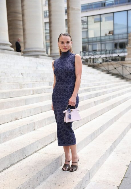 プールファックOnlyFans エロチック 画像