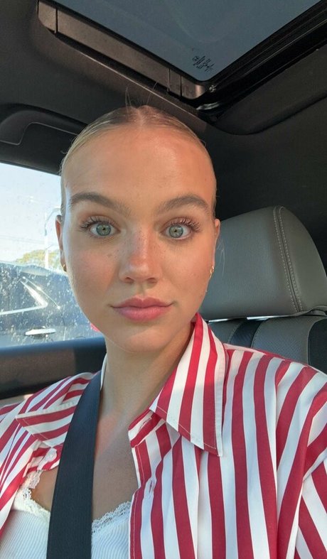 Emma Brooks 美しいモデル 画像