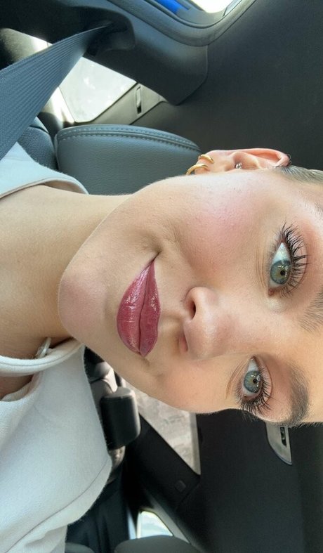 Emma Brooks ポルノスター ヌード 写真