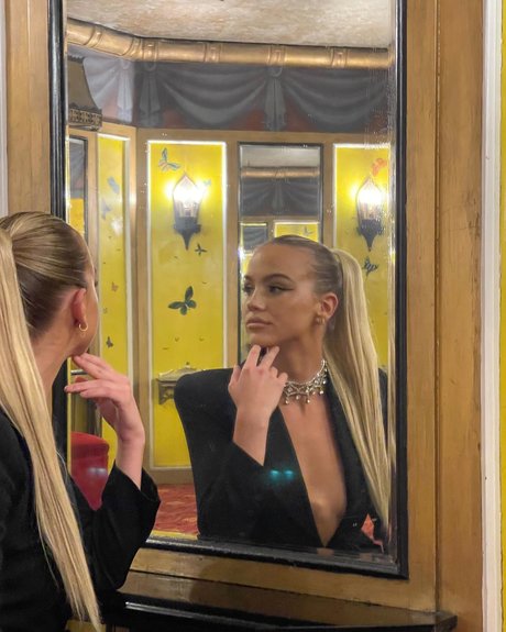 黒いお尻のオンリーファンズ ヌード 写真