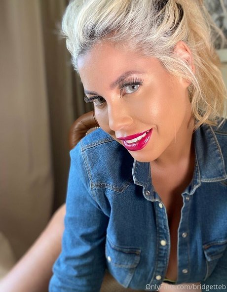 曲線美の女の子オンリーファンズ 無料セックス 写真