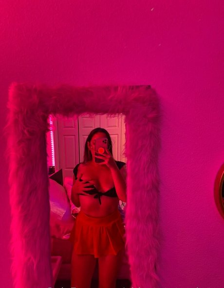 パウグプリンセスOnlyFans セクシー裸 画像