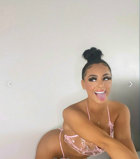 痩せたアジア人ティーン OnlyFans えろ 画像