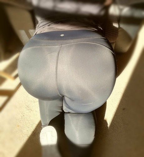 逆騎乗位 オンリーファンズ セクシー裸 写真