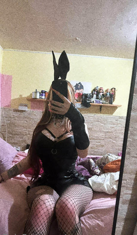 スマイルオンリーファンズ セクシーヌード 写真