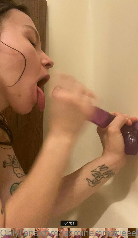 フィットネスインフルエンサーオンリーファンズ ポルノグラフィック 写真