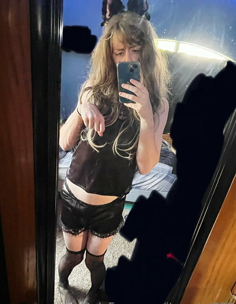 小柄な妻OnlyFans ポルノ 画像