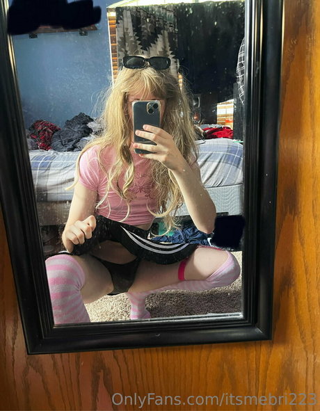 自然な赤毛のオンリーファンズ アダルト 画像