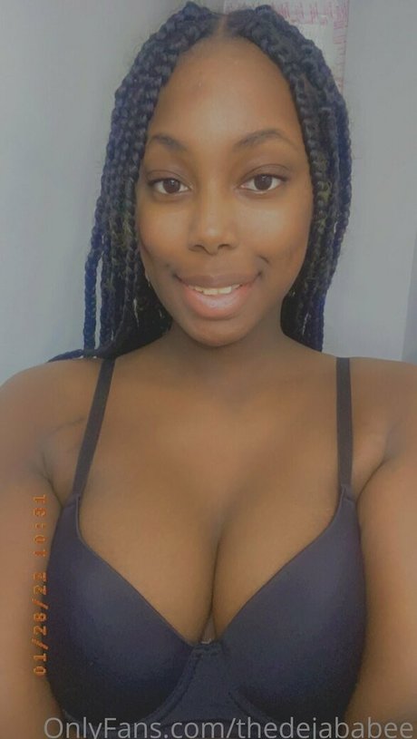 ジンジャートゥインクオンリーファンズ セクシー 写真