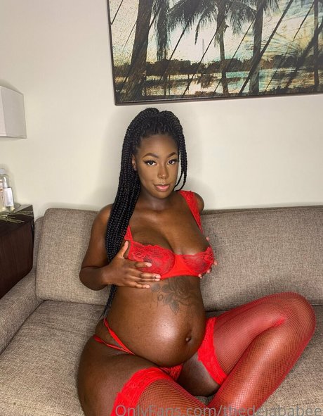 thedejababee ヌード女優 写真